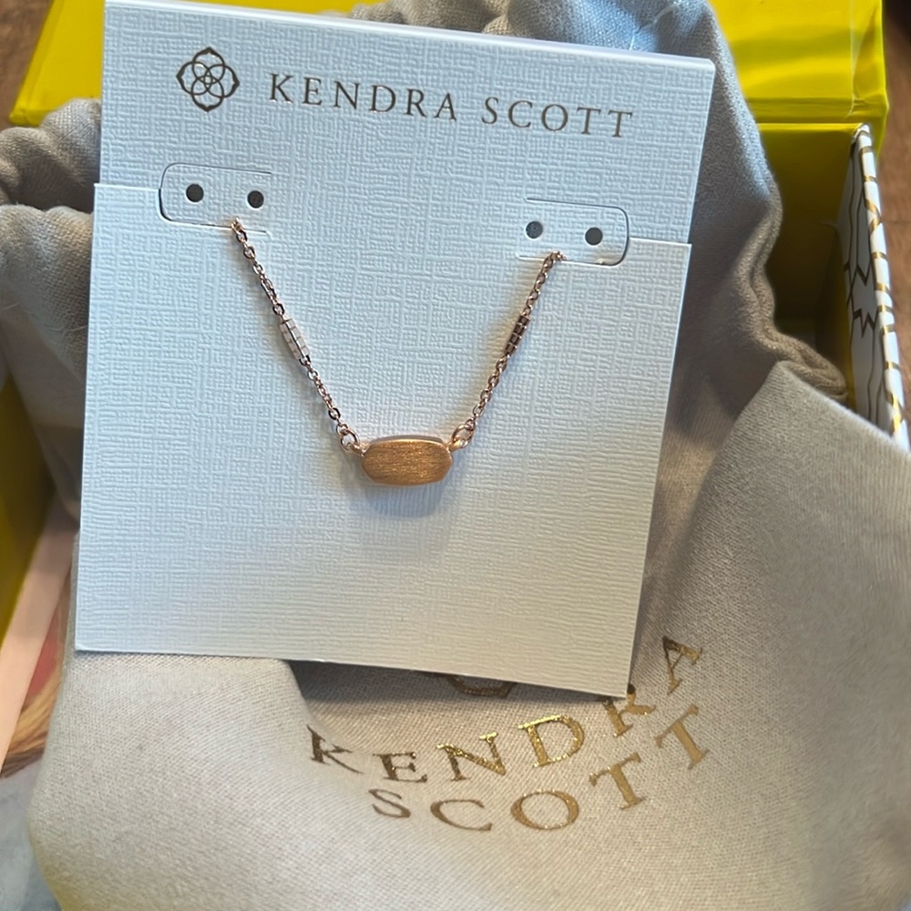 NWT Kendra Scott Fern Pendant Necklace in Rose Gold